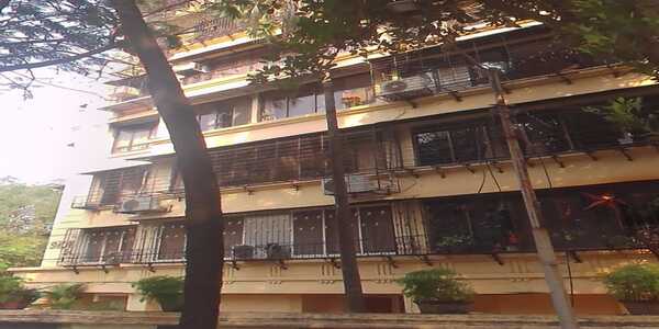 Semi Furnished 3 BHK Residential Apartment of 1800 sq.ft. Area for Rent at Dharamjyot Apartments, Bandra West.