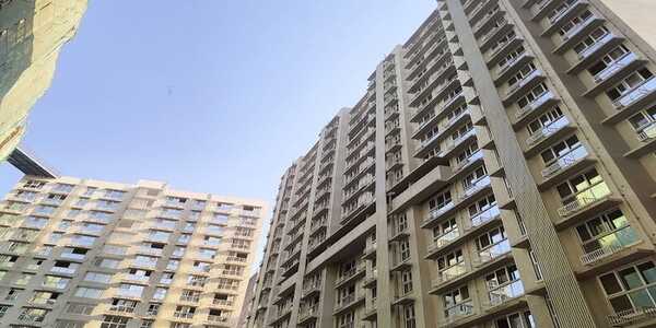 Semi Furnished 4.5 BHK Residential Apartment of 1500 sq.ft. Carpet Area for Rent at Platinum Life, Andheri West.