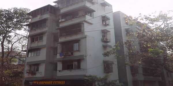 Flat for Sale in Building gone for Redevelopment of 890 sq.ft. Area for Sale at Mayani Manor Building, Andheri East.