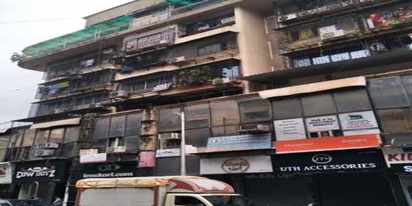 Fully Furnished Commercial Office Space of 500 sq.ft. Area for Rent at RNA Arcade, Lokhandwala, Andheri West.