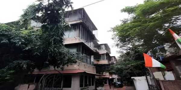 Sale 1 Bhk converted to 2 Bhk, Juhu Tara Rd, 450sft, Osman Chambers.