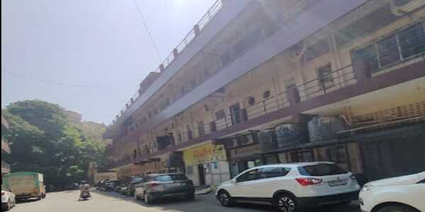 Rent 950 sqft in Industrial Estate in Andheri West on Ground Floor