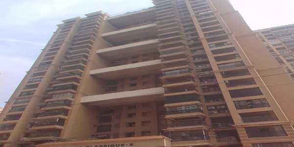 2 BHK Residential Apartment for Rent at Raheja Classique, Link Road, Andheri West.