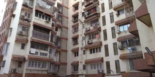 Rent S/F 2 Bhk, Juhu Circle, Dakshina Park, Only Family.