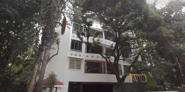 Rent S/F 3 Bhk in Bandra W Pali Hill, Nakshatra.