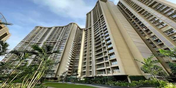 3 bhk Apartment for Sale in Runwal Elegante, Lokhandwala Complex, Andheri West.