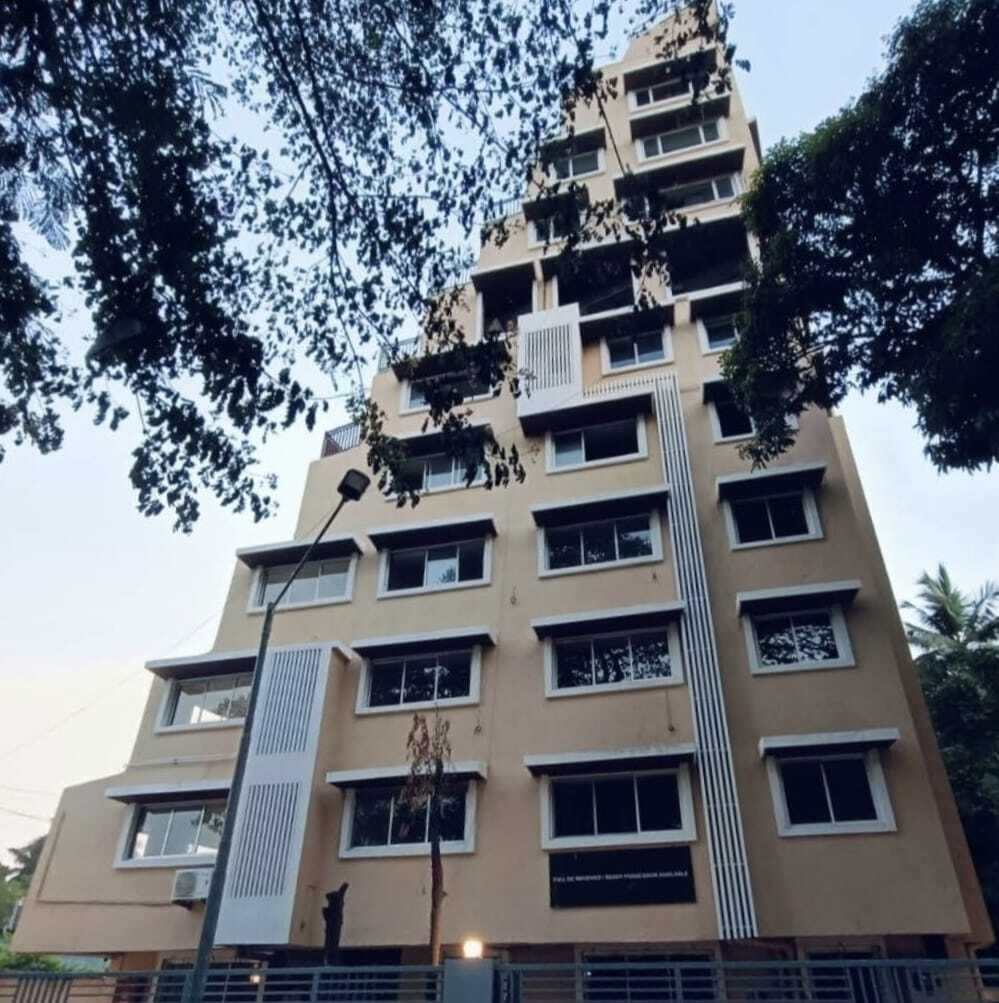 Shiv Om, Khar West