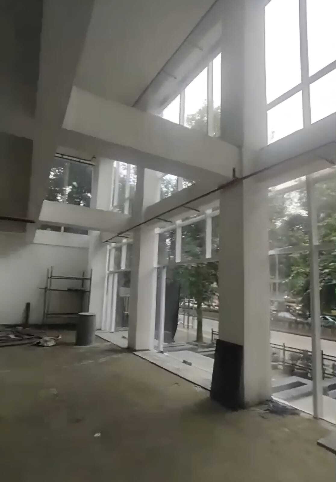 Showroom for Rent in Goregaon West.