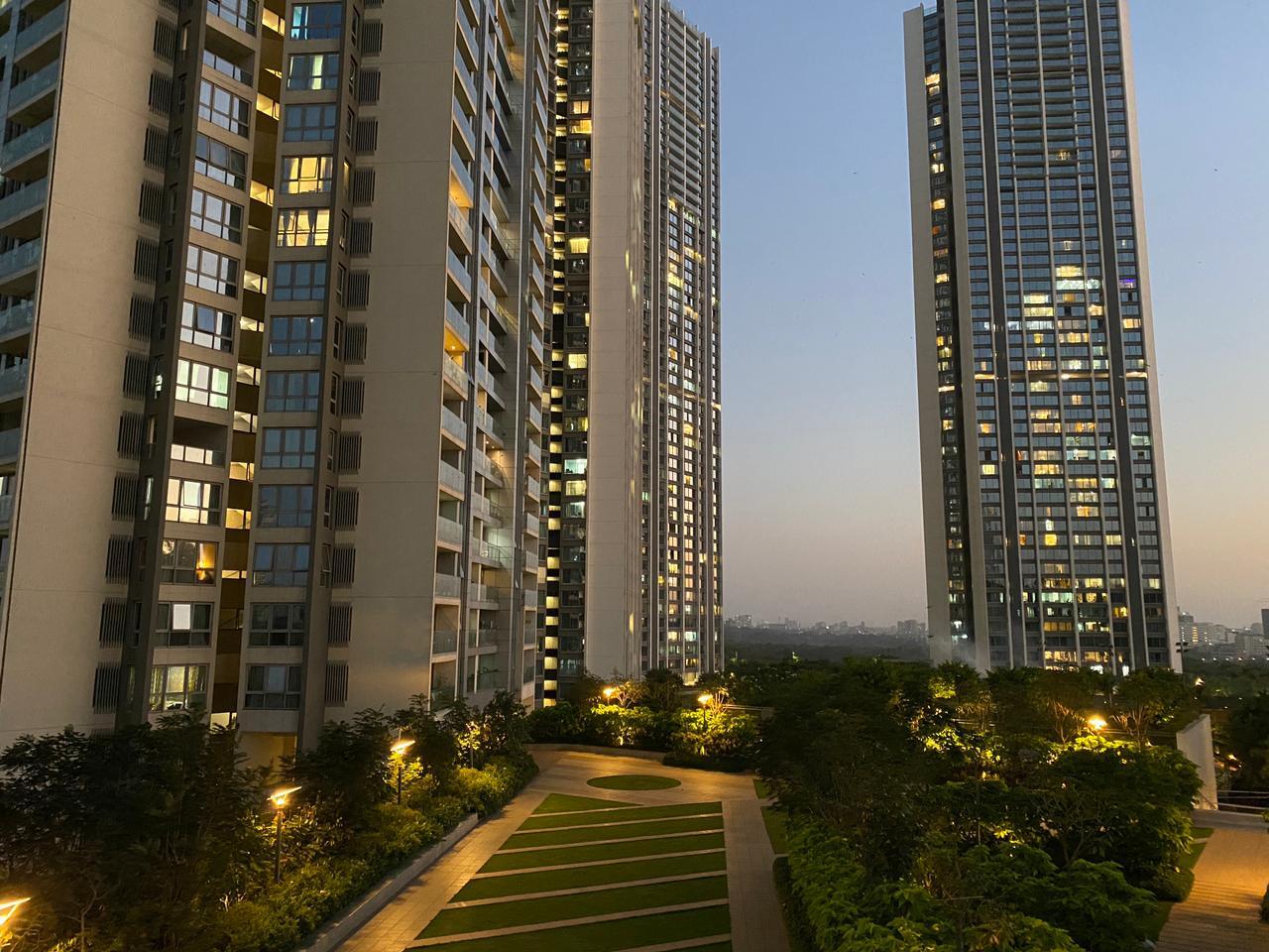 Oberoi Esquire, Goregaon East.