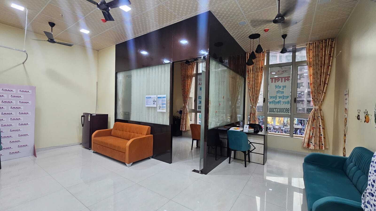 Boss cabin with 4 seater conference room table 